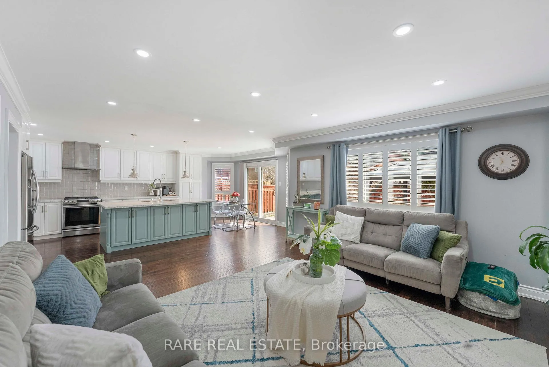 Photo 2 of 33 Southbend Drive, Brampton, Snelgrove — HOMEH