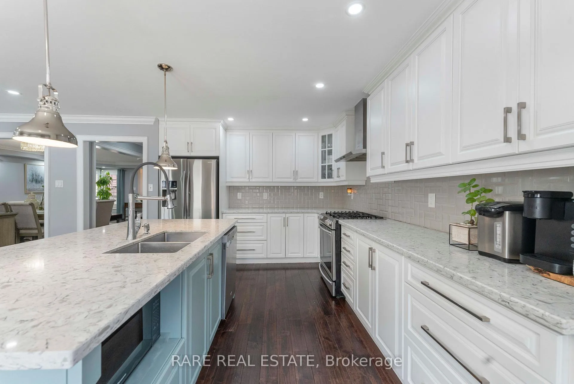 Photo 3 of 33 Southbend Drive, Brampton, Snelgrove — HOMEH