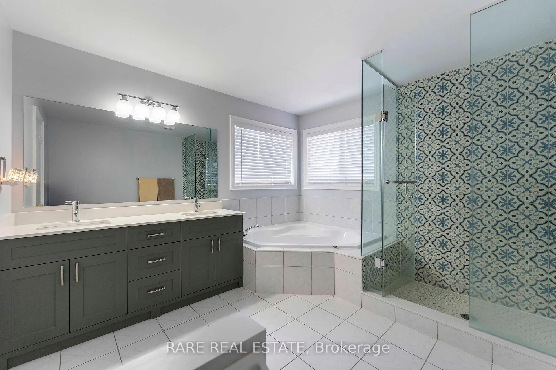 Photo 7 of 33 Southbend Drive, Brampton, Snelgrove — HOMEH