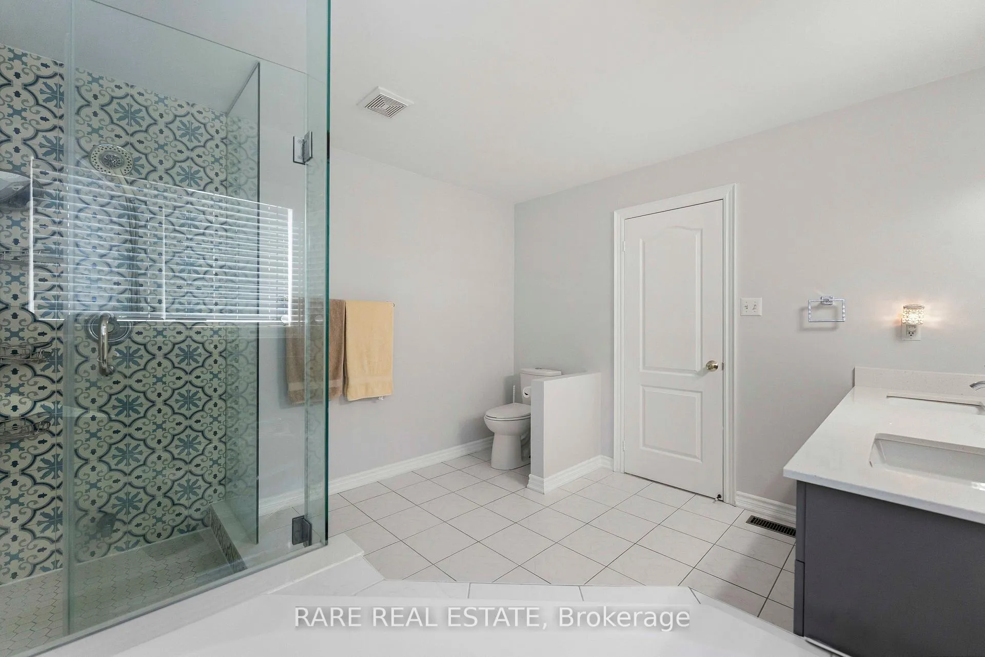 Photo 10 of 33 Southbend Drive, Brampton, Snelgrove — HOMEH
