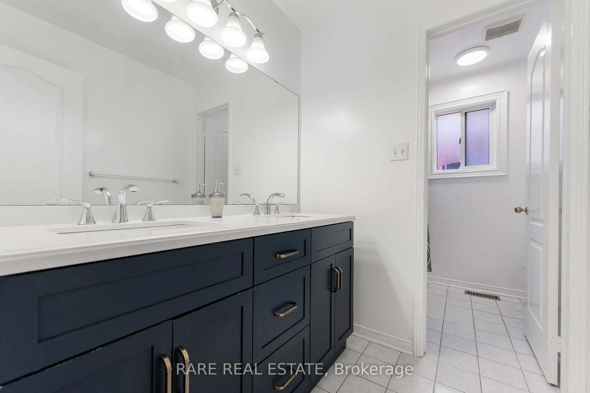 Photo 13 of 33 Southbend Drive, Brampton, Snelgrove — HOMEH