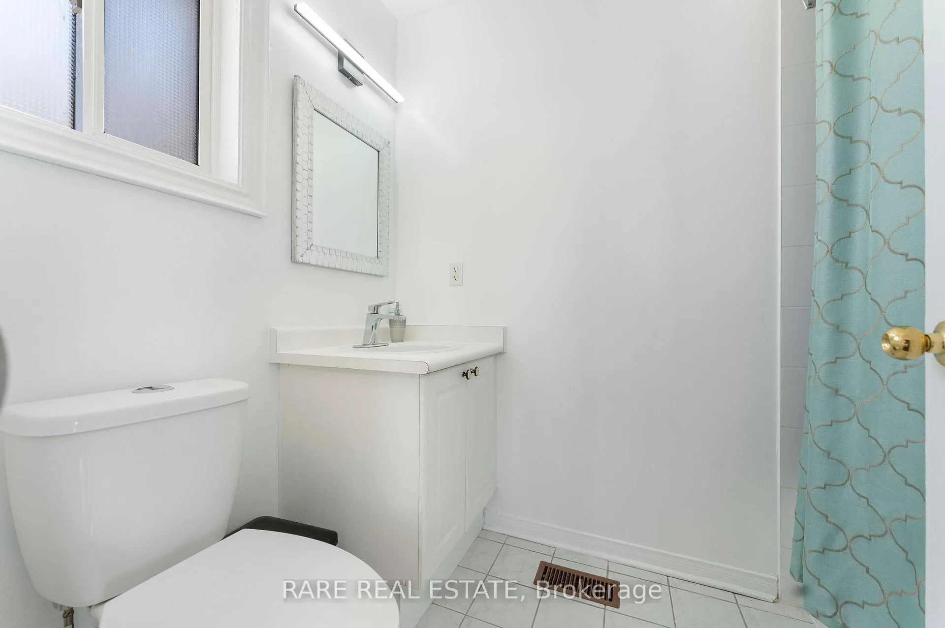 Photo 17 of 33 Southbend Drive, Brampton, Snelgrove — HOMEH
