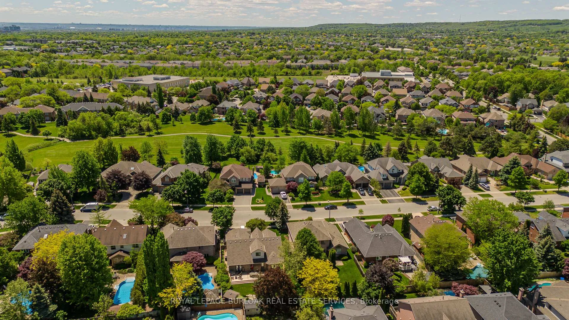 Photo 2 of 4153 Arbourfield Drive, Burlington, Rose — HOMEH