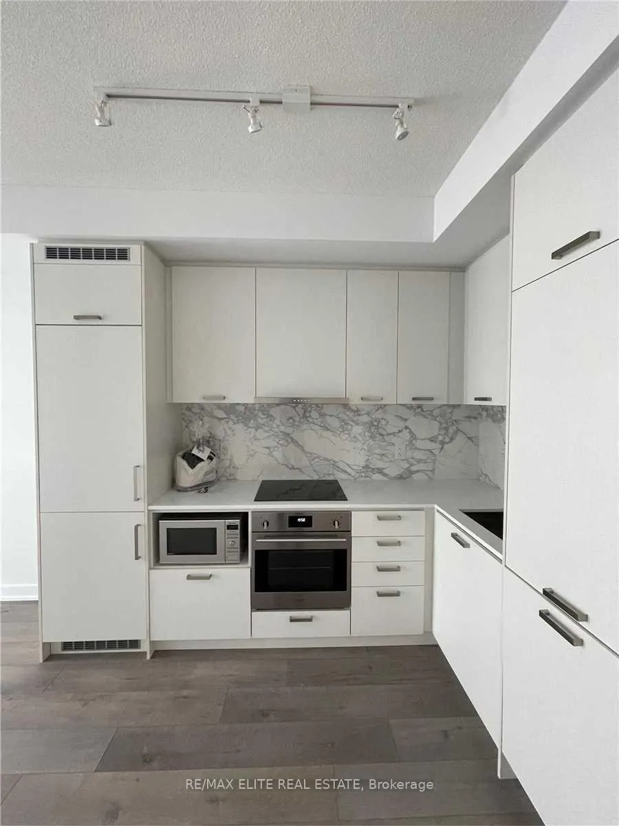 Photo 2 of Unit 817, 38 Honeycrisp Crescent, Vaughan, Concord — HOMEH