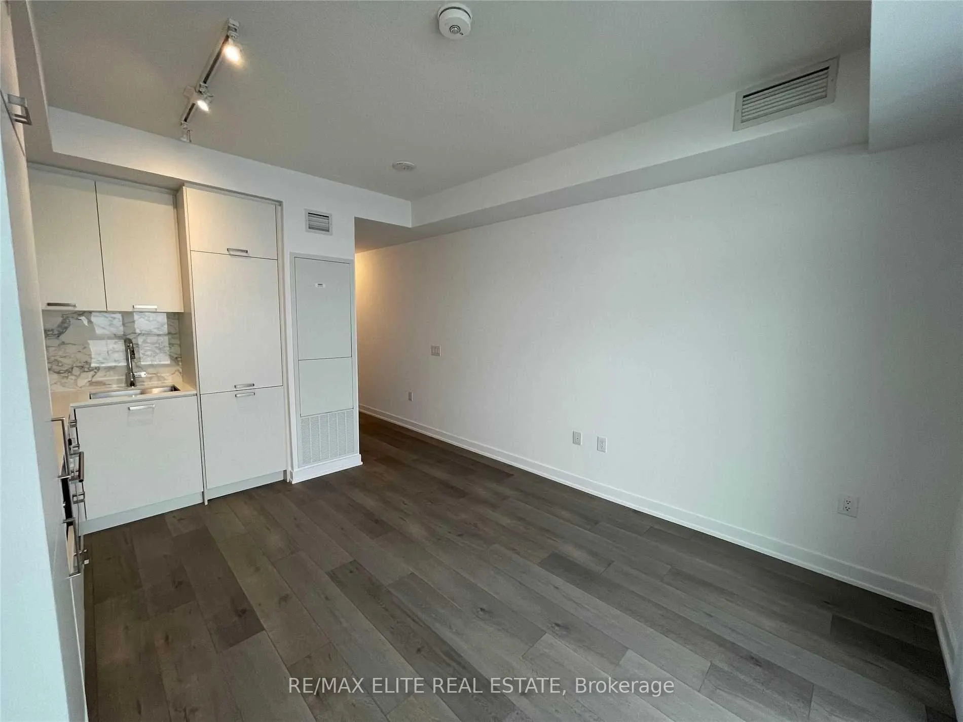 Photo 3 of Unit 817, 38 Honeycrisp Crescent, Vaughan, Concord — HOMEH