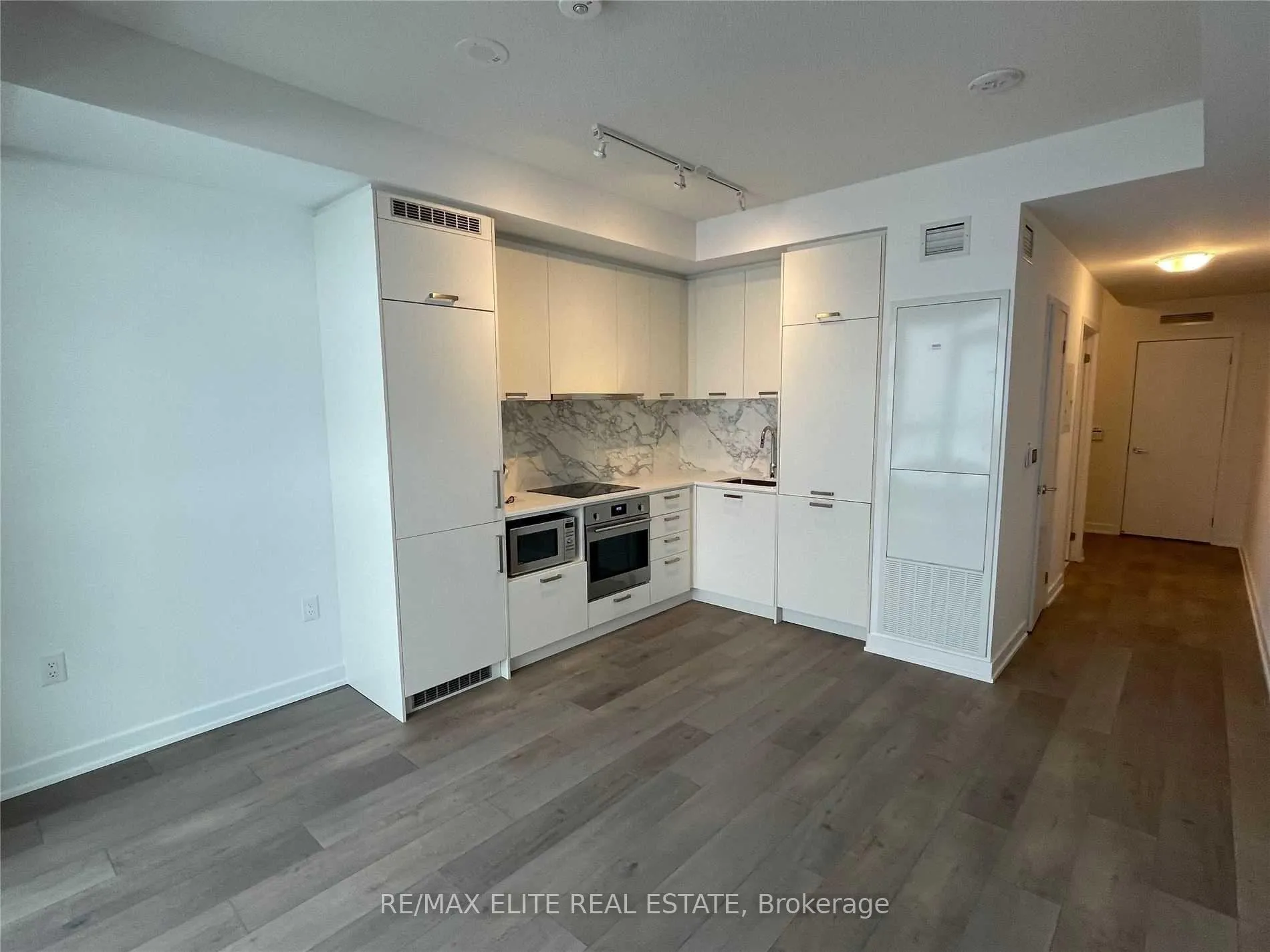 Photo 4 of Unit 817, 38 Honeycrisp Crescent, Vaughan, Concord — HOMEH