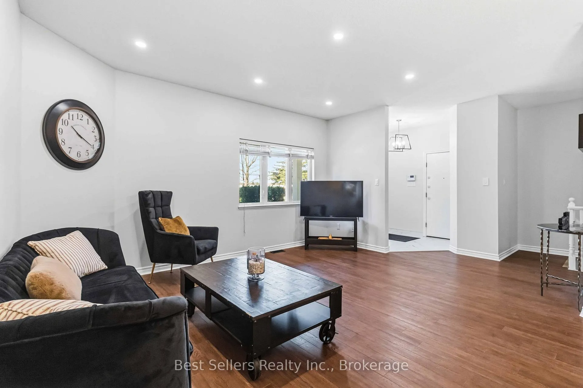 Photo 7 of Unit 1, 1 Ferndown Crescent, Brampton, Goreway Drive Corridor — HOMEH