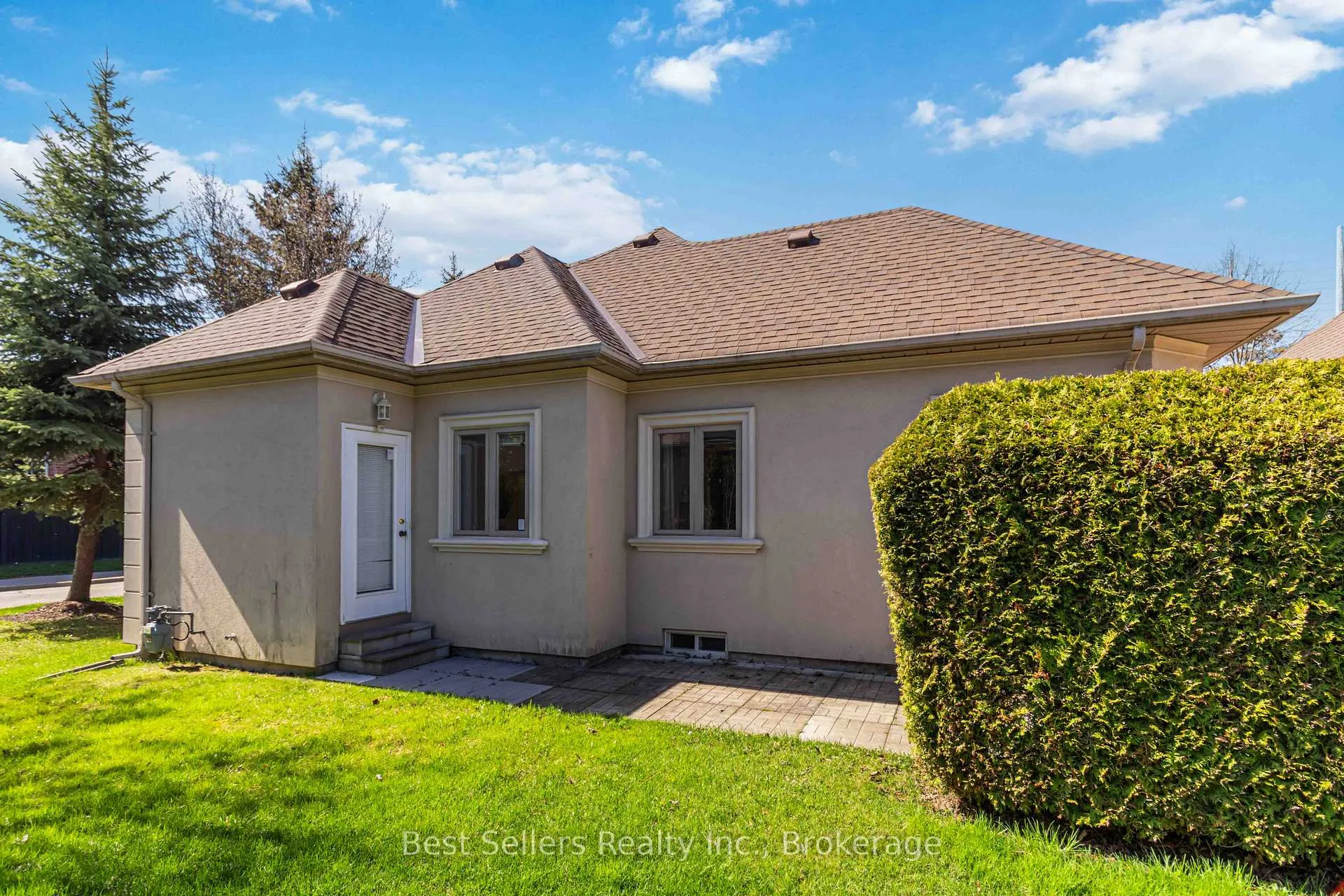 Photo 38 of Unit 1, 1 Ferndown Crescent, Brampton, Goreway Drive Corridor — HOMEH