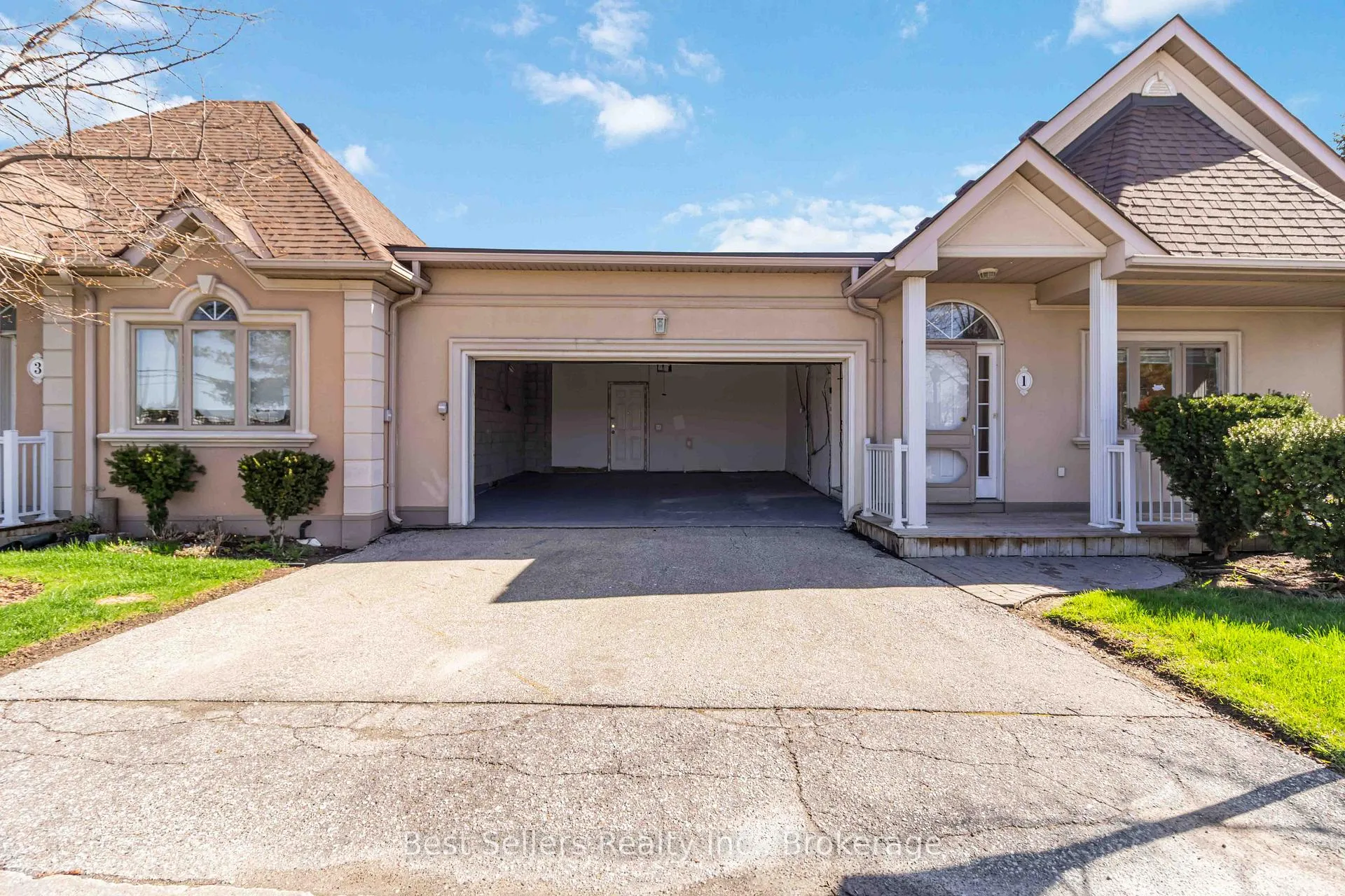 Photo 40 of Unit 1, 1 Ferndown Crescent, Brampton, Goreway Drive Corridor — HOMEH