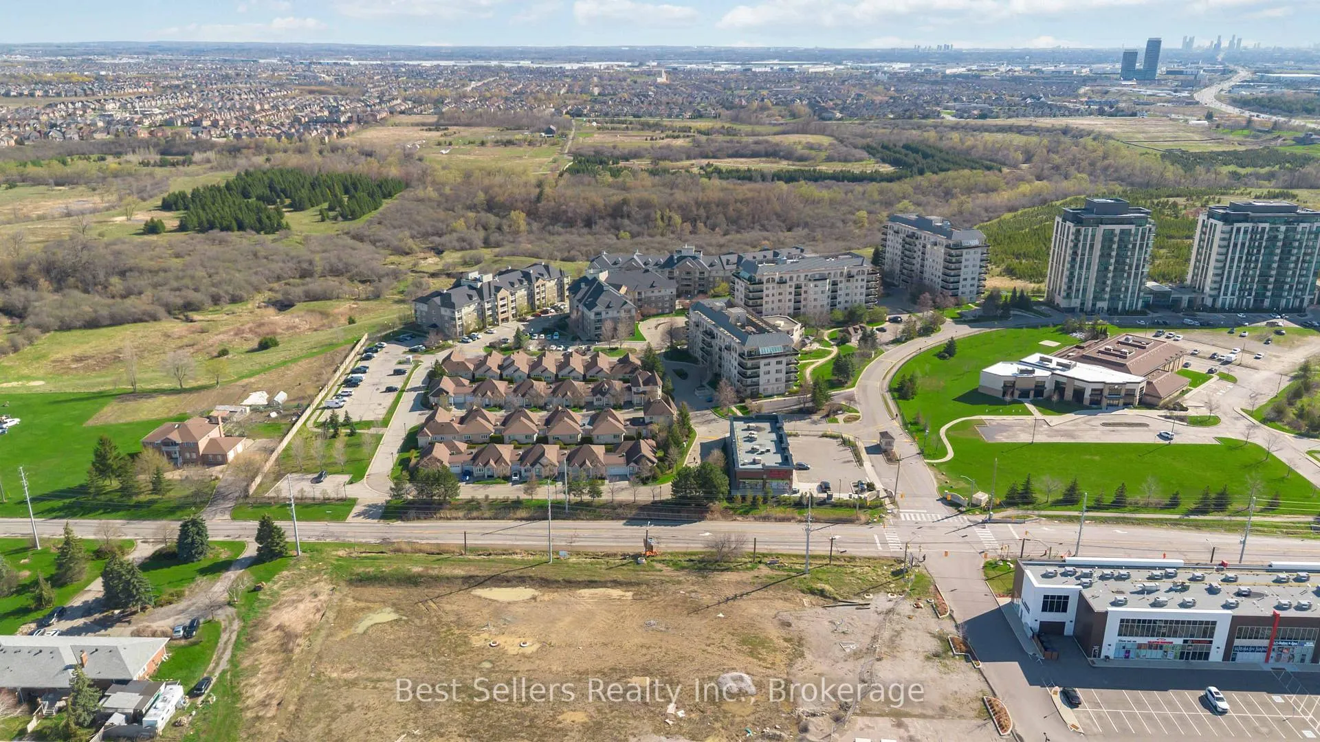 Photo 43 of Unit 1, 1 Ferndown Crescent, Brampton, Goreway Drive Corridor — HOMEH