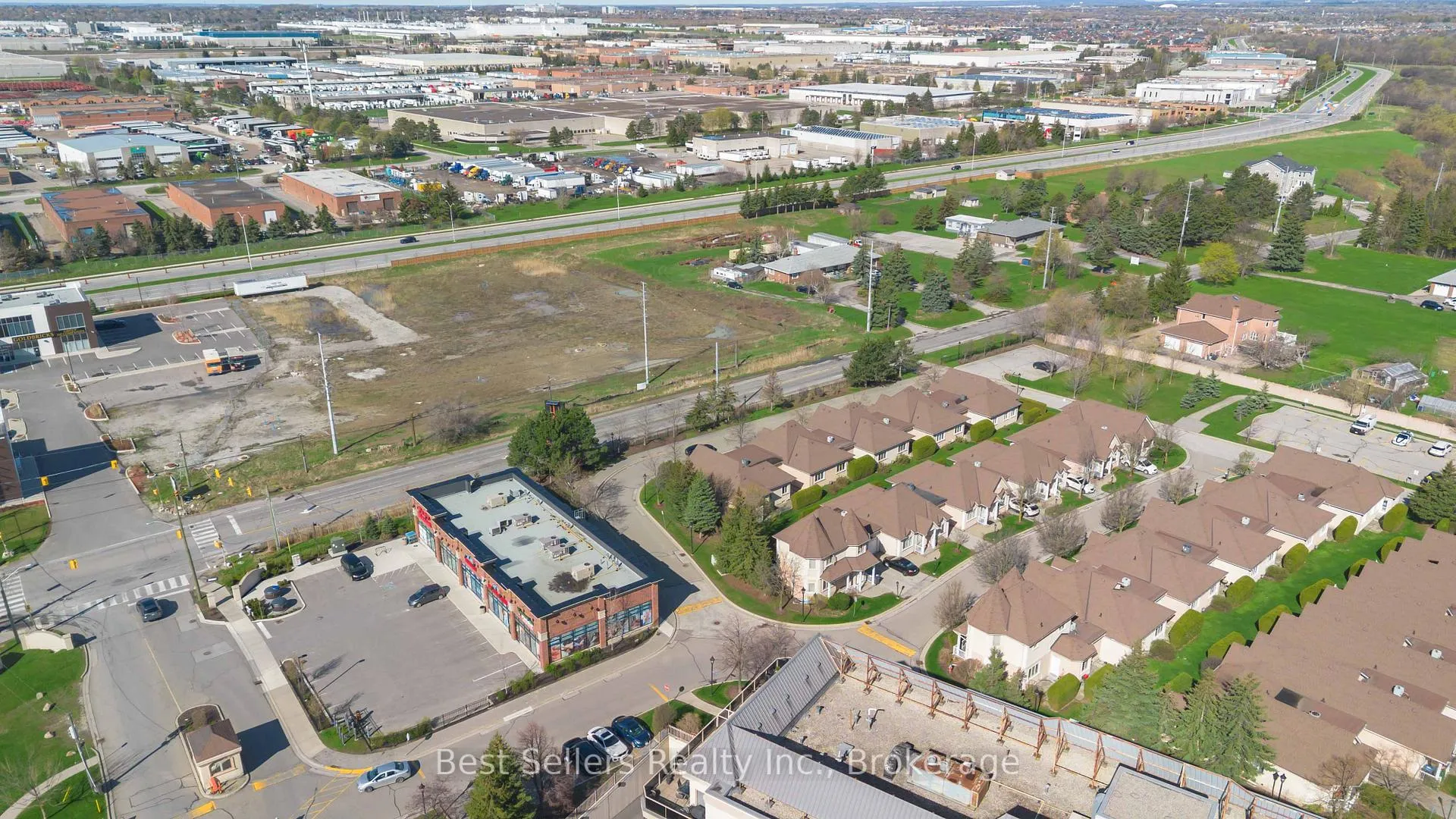Photo 46 of Unit 1, 1 Ferndown Crescent, Brampton, Goreway Drive Corridor — HOMEH