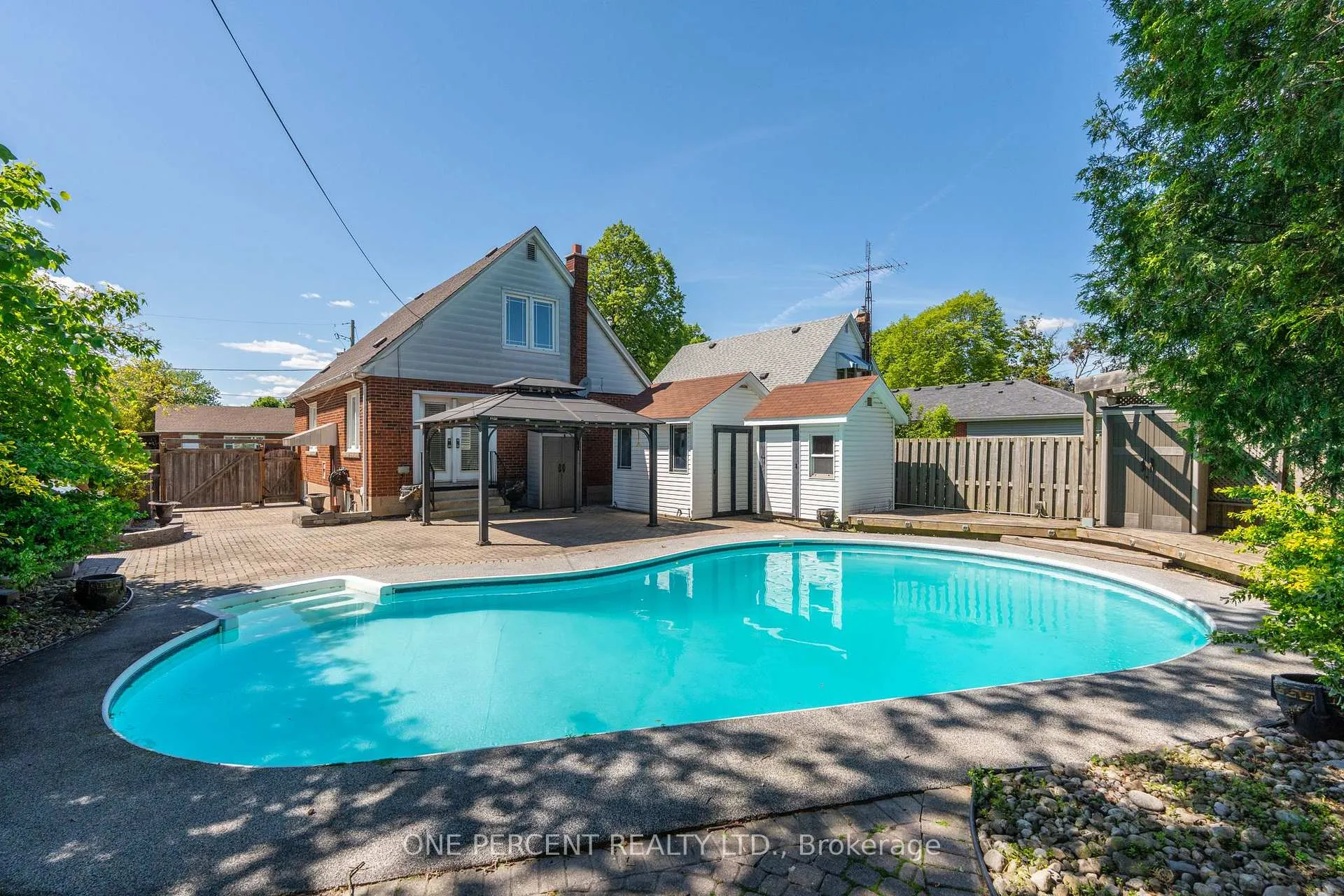 Photo 1 of 27 Delevan Crescent, Hamilton, Hill Park — HOMEH