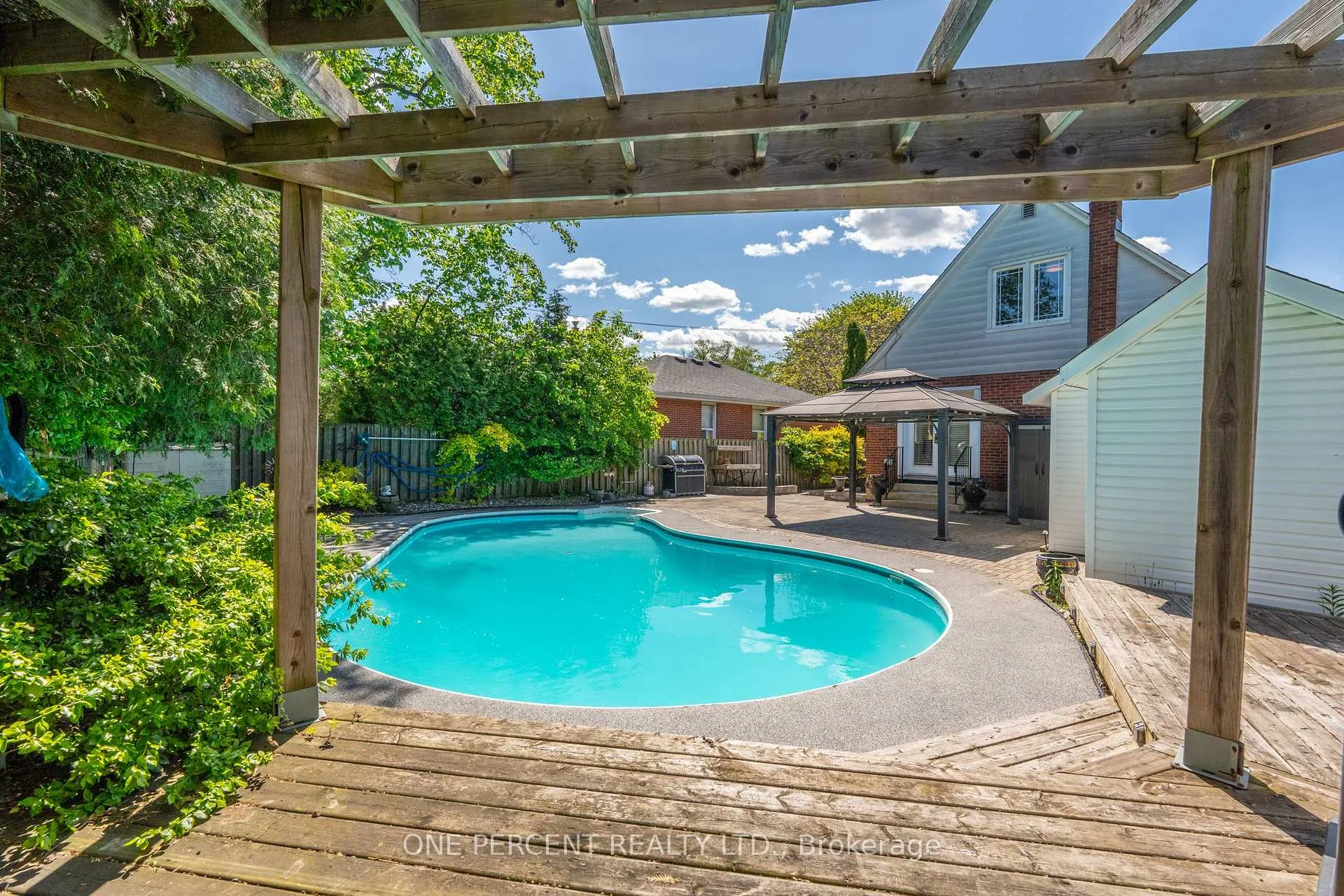 Photo 2 of 27 Delevan Crescent, Hamilton, Hill Park — HOMEH