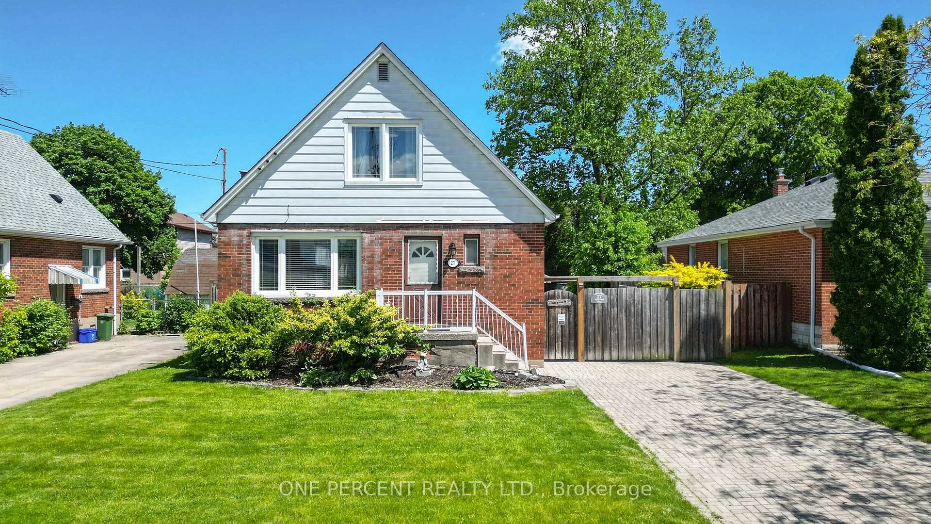 Photo 3 of 27 Delevan Crescent, Hamilton, Hill Park — HOMEH