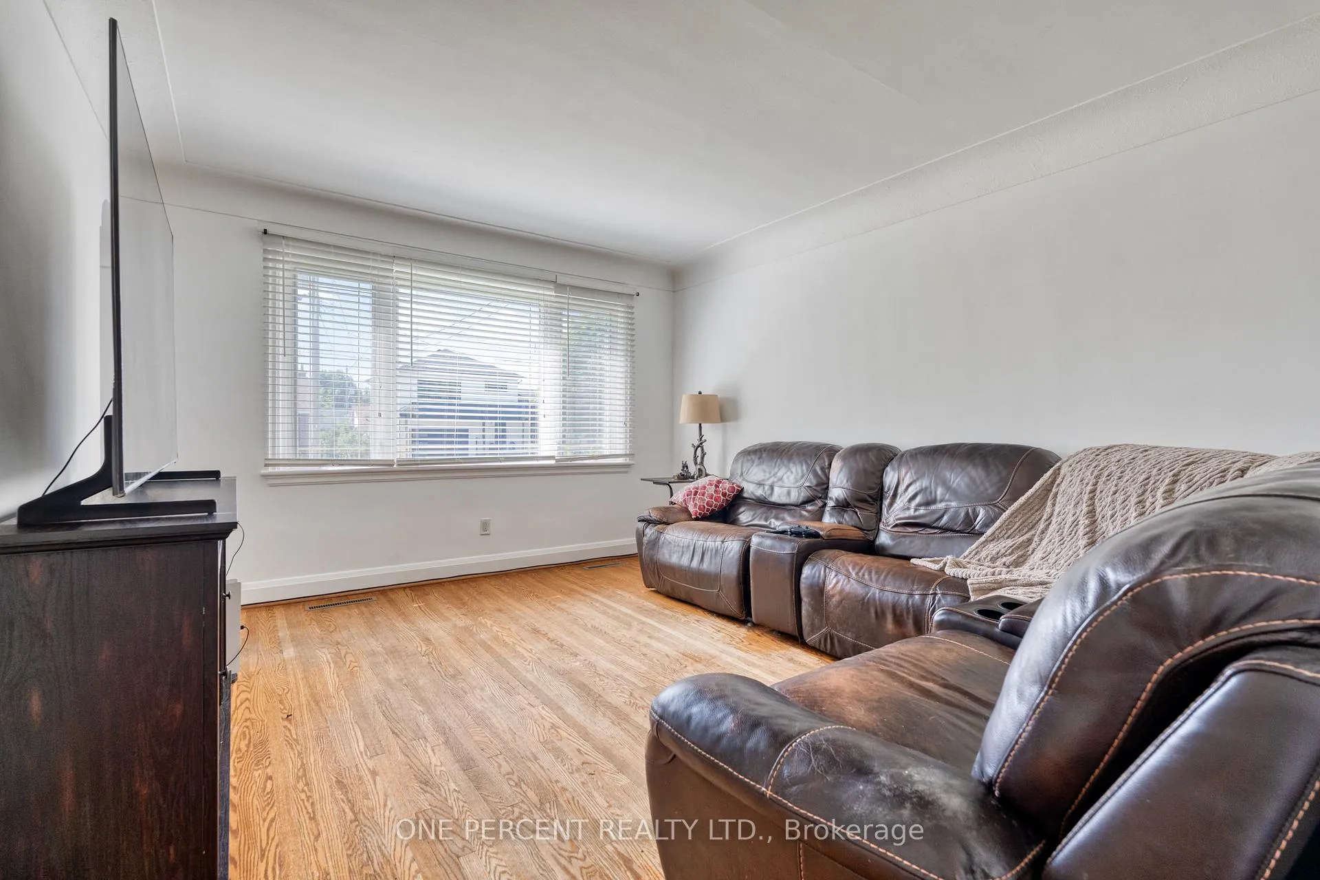 Photo 4 of 27 Delevan Crescent, Hamilton, Hill Park — HOMEH