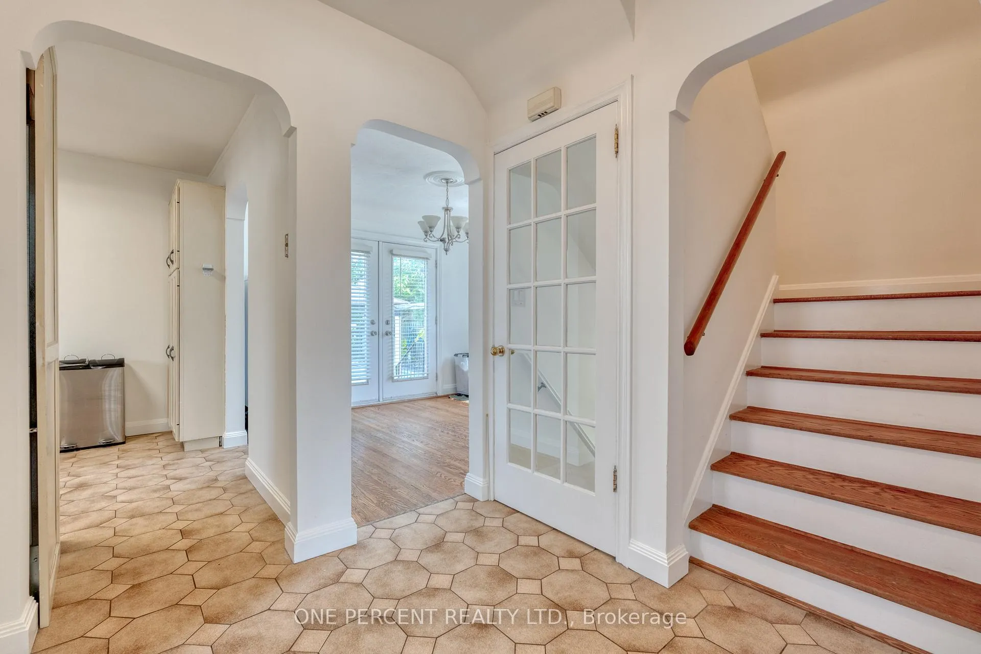 Photo 5 of 27 Delevan Crescent, Hamilton, Hill Park — HOMEH