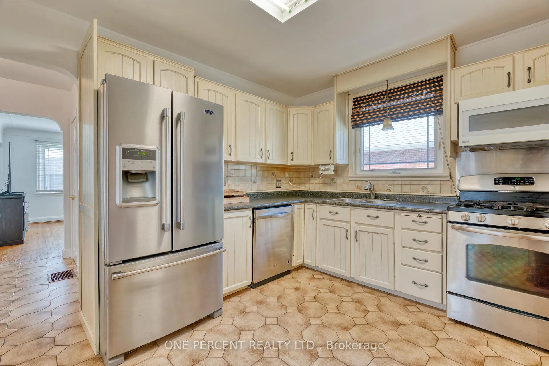 Photo 6 of 27 Delevan Crescent, Hamilton, Hill Park — HOMEH