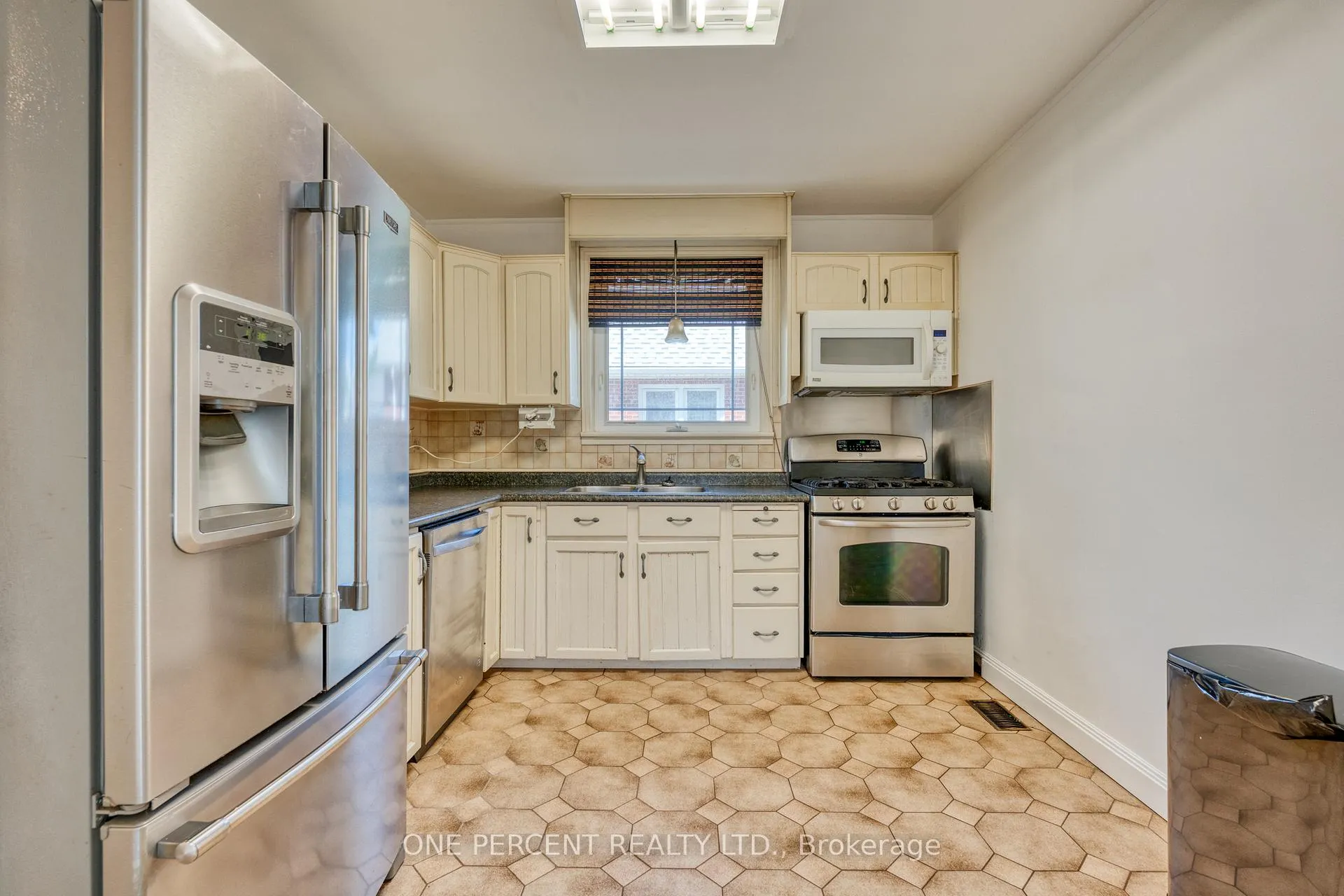 Photo 7 of 27 Delevan Crescent, Hamilton, Hill Park — HOMEH