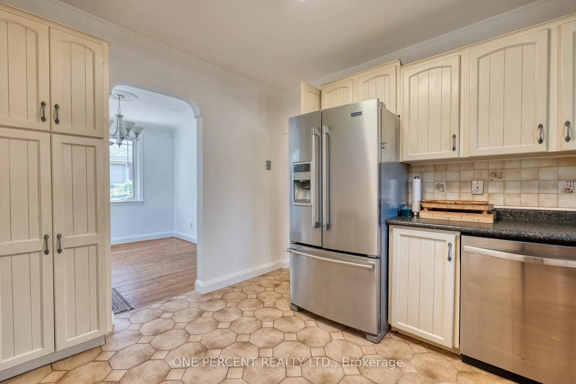 Photo 9 of 27 Delevan Crescent, Hamilton, Hill Park — HOMEH