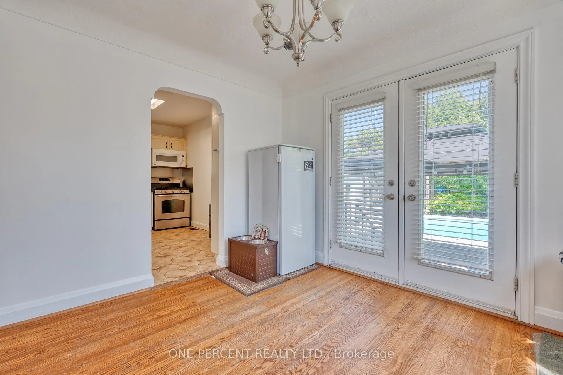Photo 10 of 27 Delevan Crescent, Hamilton, Hill Park — HOMEH