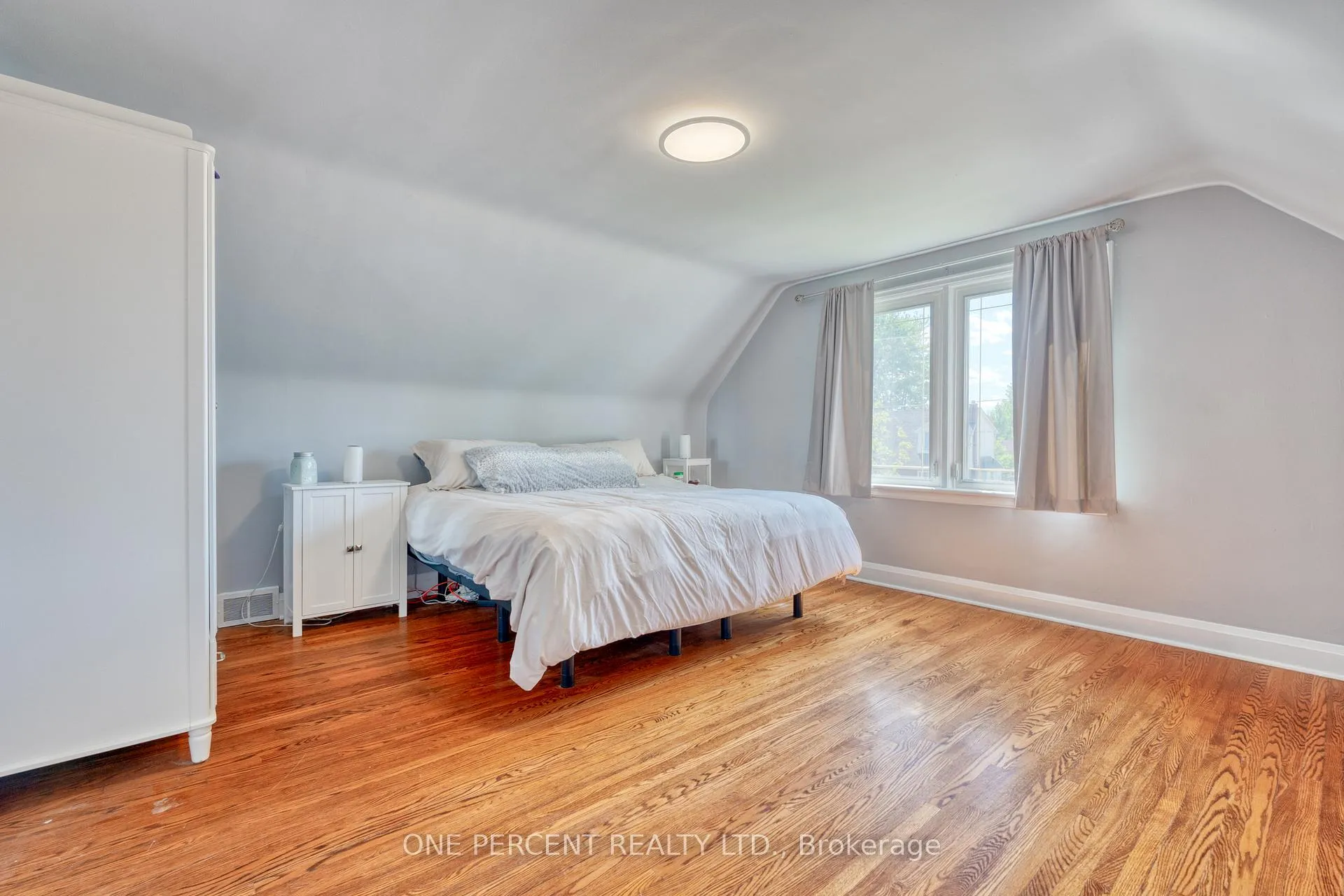 Photo 14 of 27 Delevan Crescent, Hamilton, Hill Park — HOMEH