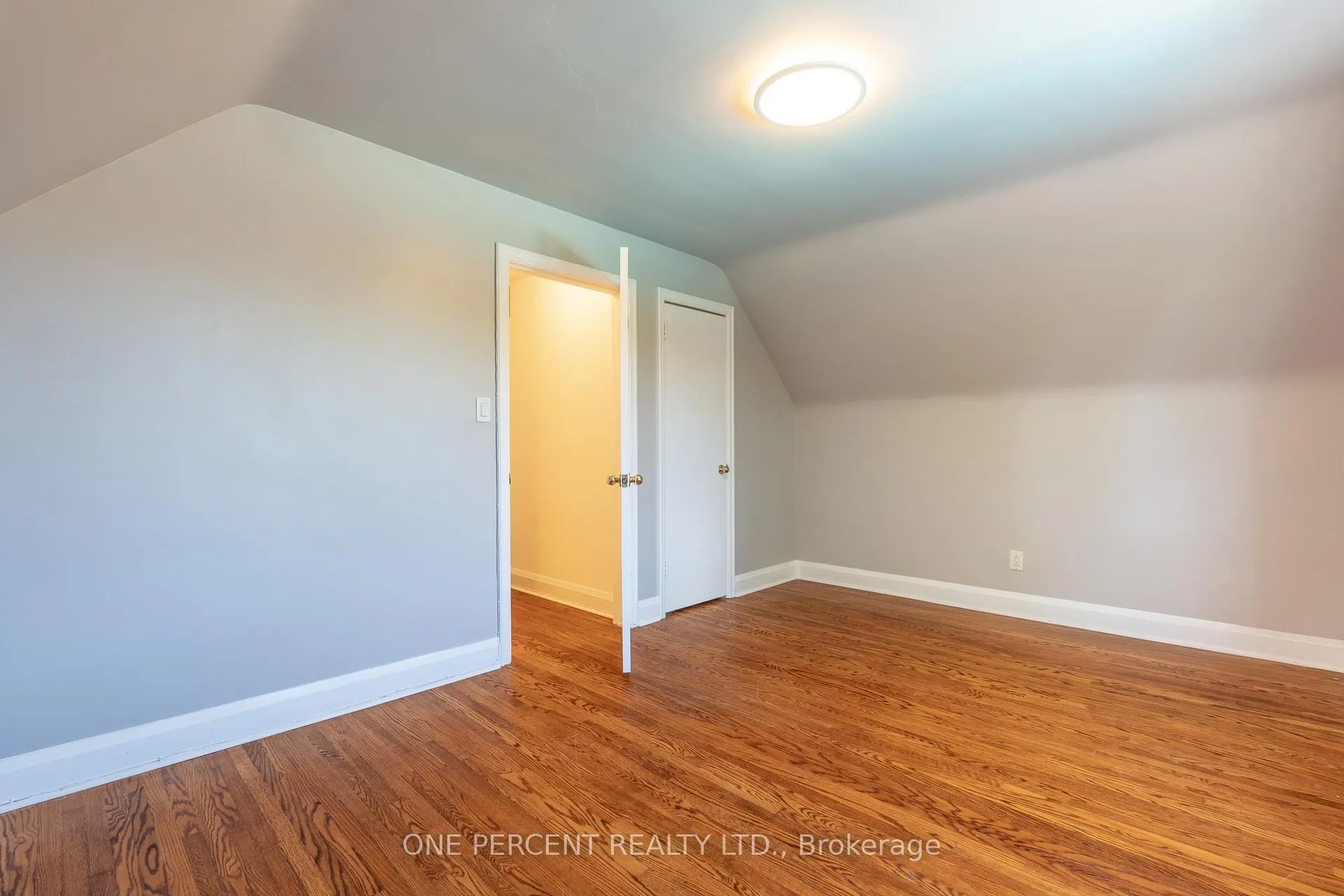 Photo 17 of 27 Delevan Crescent, Hamilton, Hill Park — HOMEH