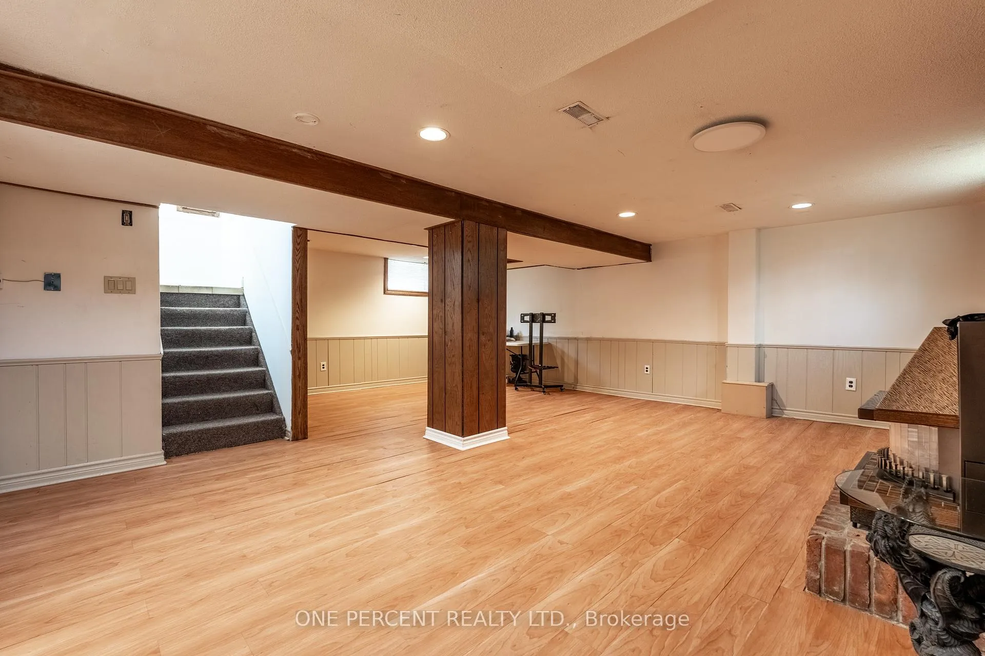 Photo 18 of 27 Delevan Crescent, Hamilton, Hill Park — HOMEH