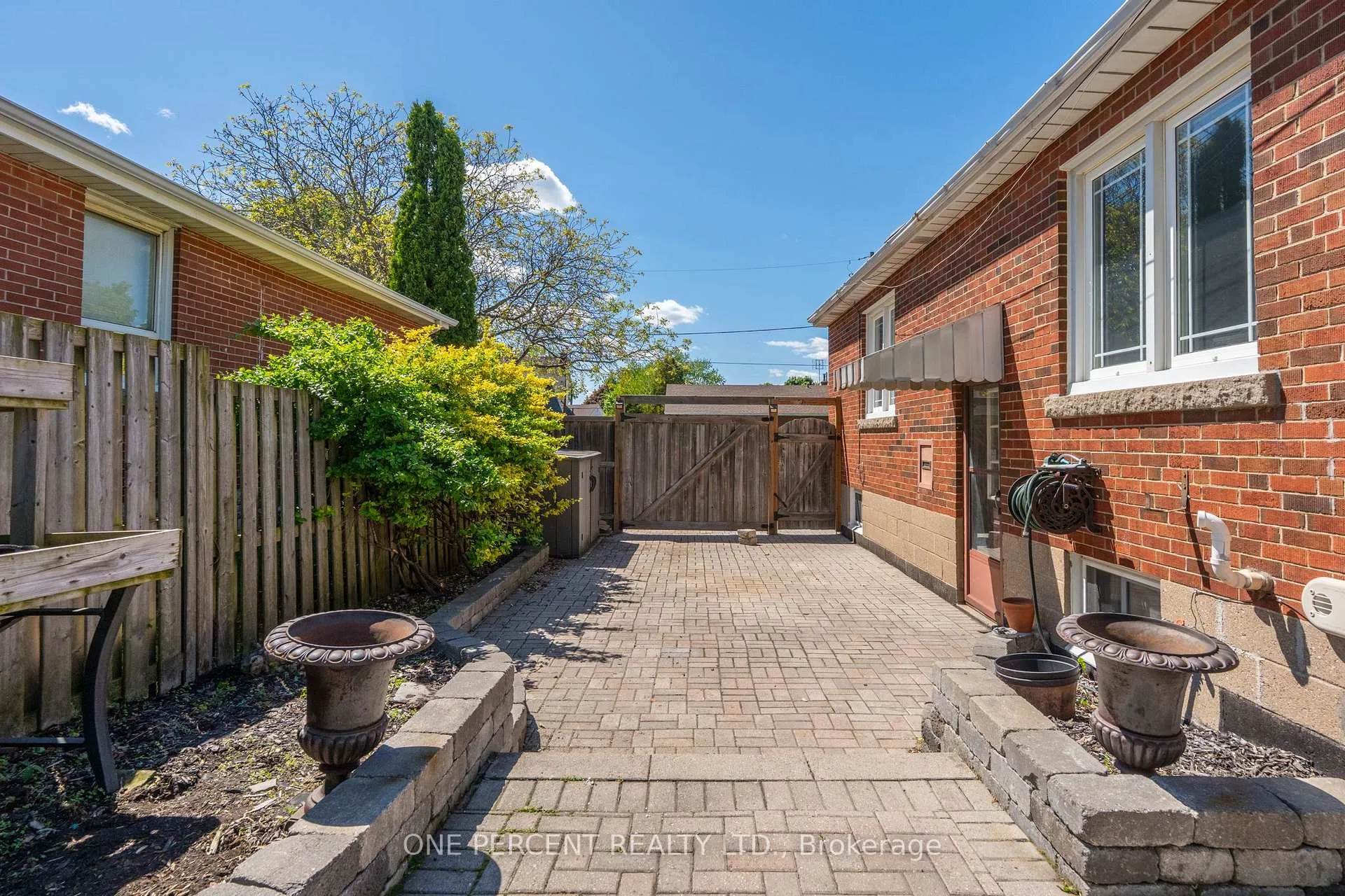 Photo 24 of 27 Delevan Crescent, Hamilton, Hill Park — HOMEH