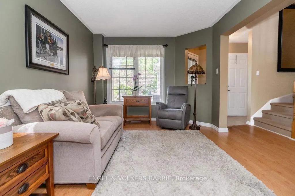 Photo 5 of 47 Pickett Crescent, Barrie, Painswick North — HOMEH