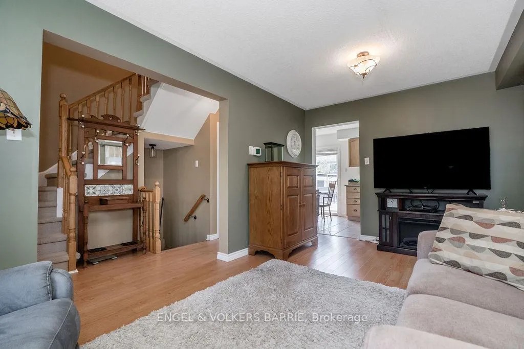 Photo 7 of 47 Pickett Crescent, Barrie, Painswick North — HOMEH