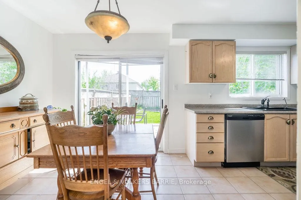 Photo 9 of 47 Pickett Crescent, Barrie, Painswick North — HOMEH
