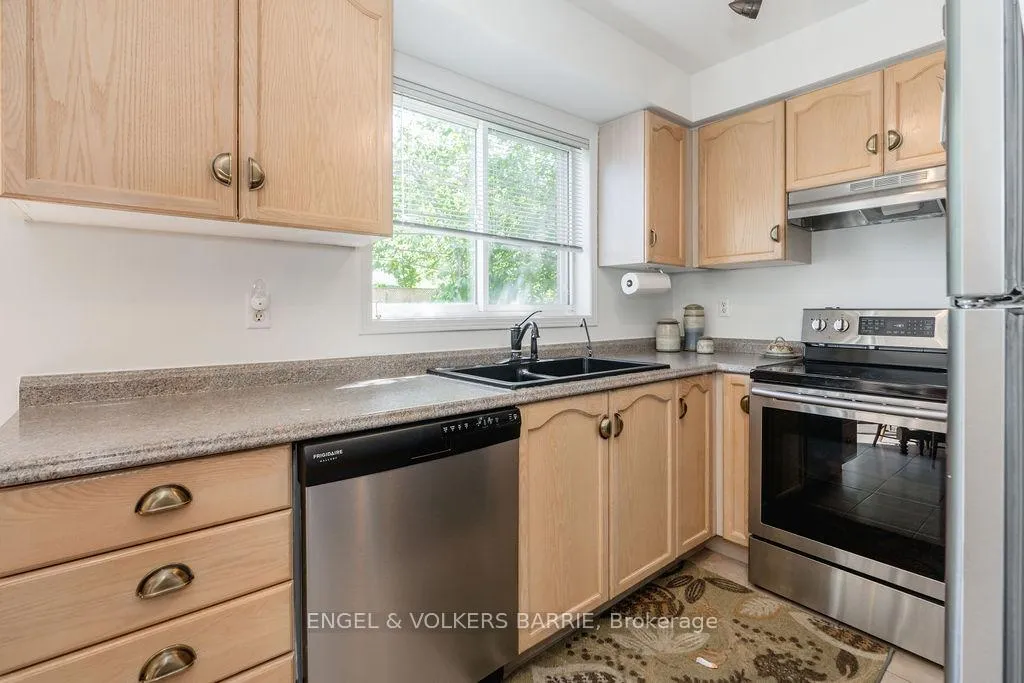 Photo 12 of 47 Pickett Crescent, Barrie, Painswick North — HOMEH