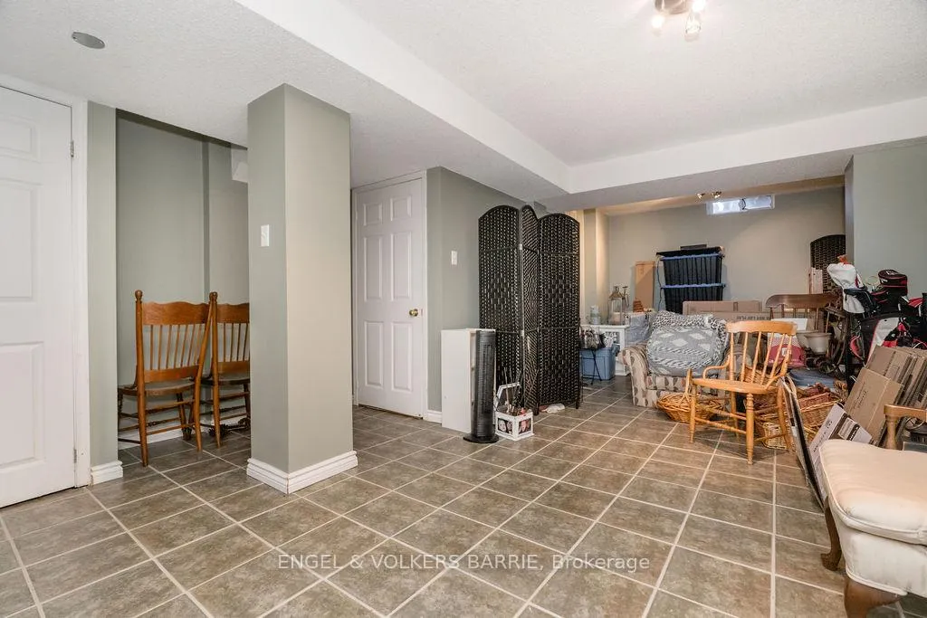Photo 23 of 47 Pickett Crescent, Barrie, Painswick North — HOMEH