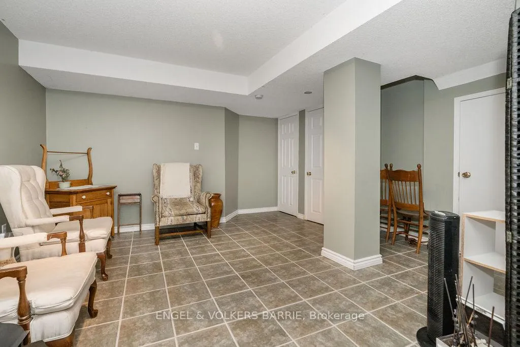Photo 24 of 47 Pickett Crescent, Barrie, Painswick North — HOMEH