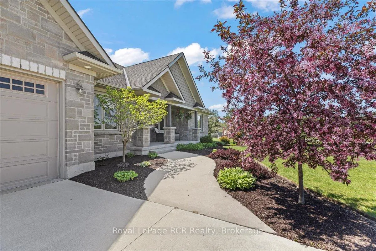 Photo 4 of 108 Marshall Heights, West Grey — HOMEH