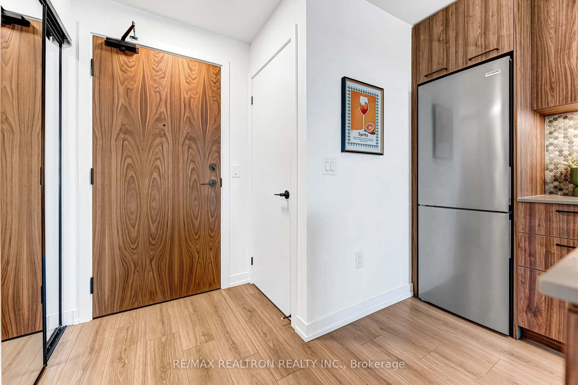 Photo 3 of Unit 511, 10 Lagerfeld Drive, Brampton, Northwest Brampton — HOMEH