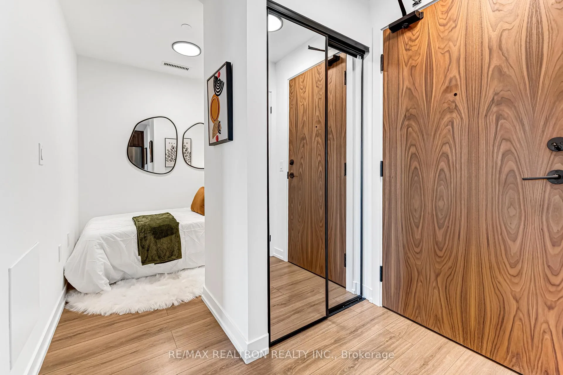Photo 5 of Unit 511, 10 Lagerfeld Drive, Brampton, Northwest Brampton — HOMEH