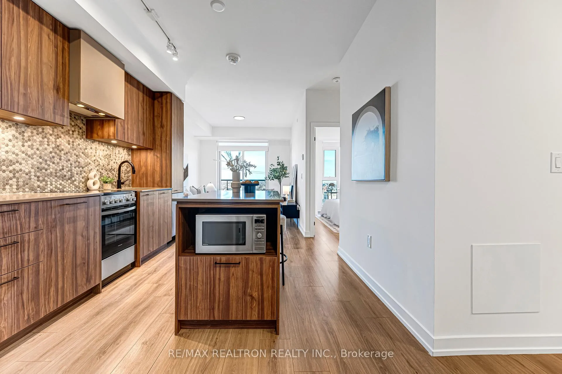Photo 7 of Unit 511, 10 Lagerfeld Drive, Brampton, Northwest Brampton — HOMEH