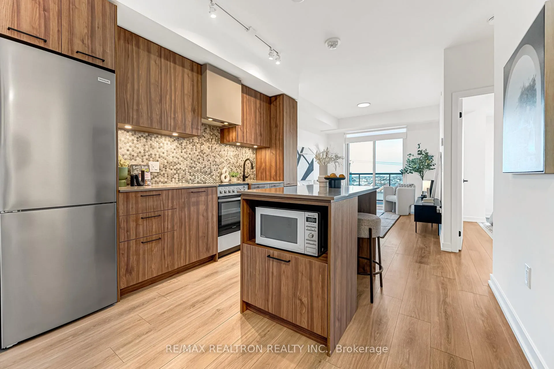 Photo 8 of Unit 511, 10 Lagerfeld Drive, Brampton, Northwest Brampton — HOMEH