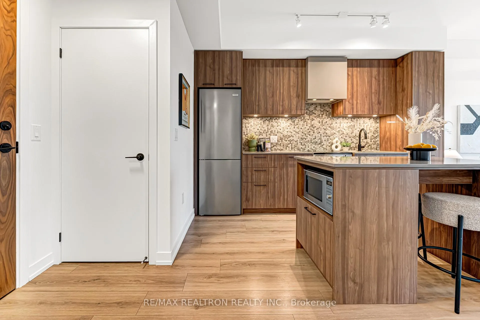 Photo 9 of Unit 511, 10 Lagerfeld Drive, Brampton, Northwest Brampton — HOMEH