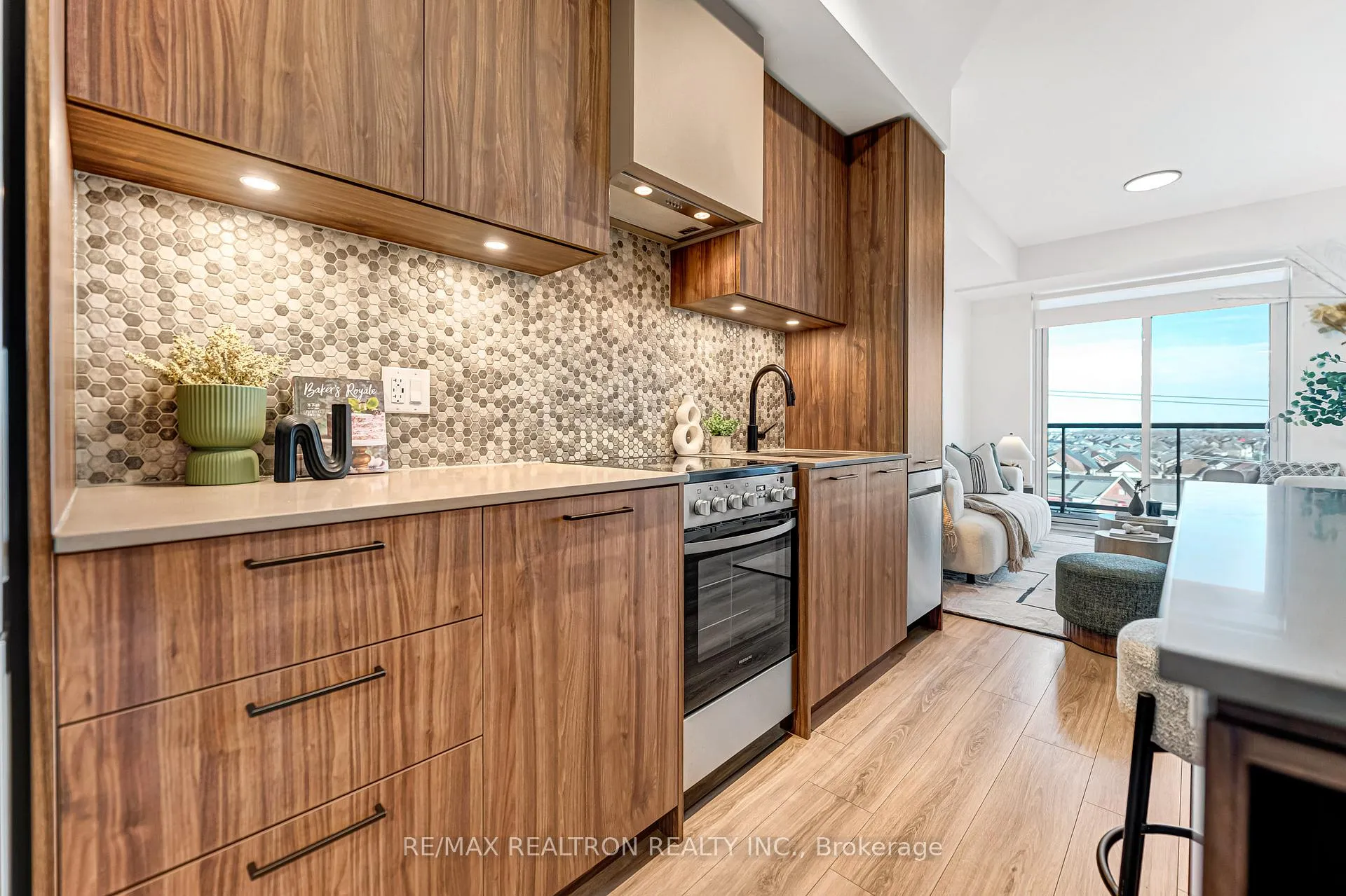 Photo 10 of Unit 511, 10 Lagerfeld Drive, Brampton, Northwest Brampton — HOMEH