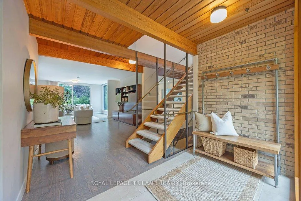 Photo 5 of 12 Mayfair Drive, London, East B — HOMEH