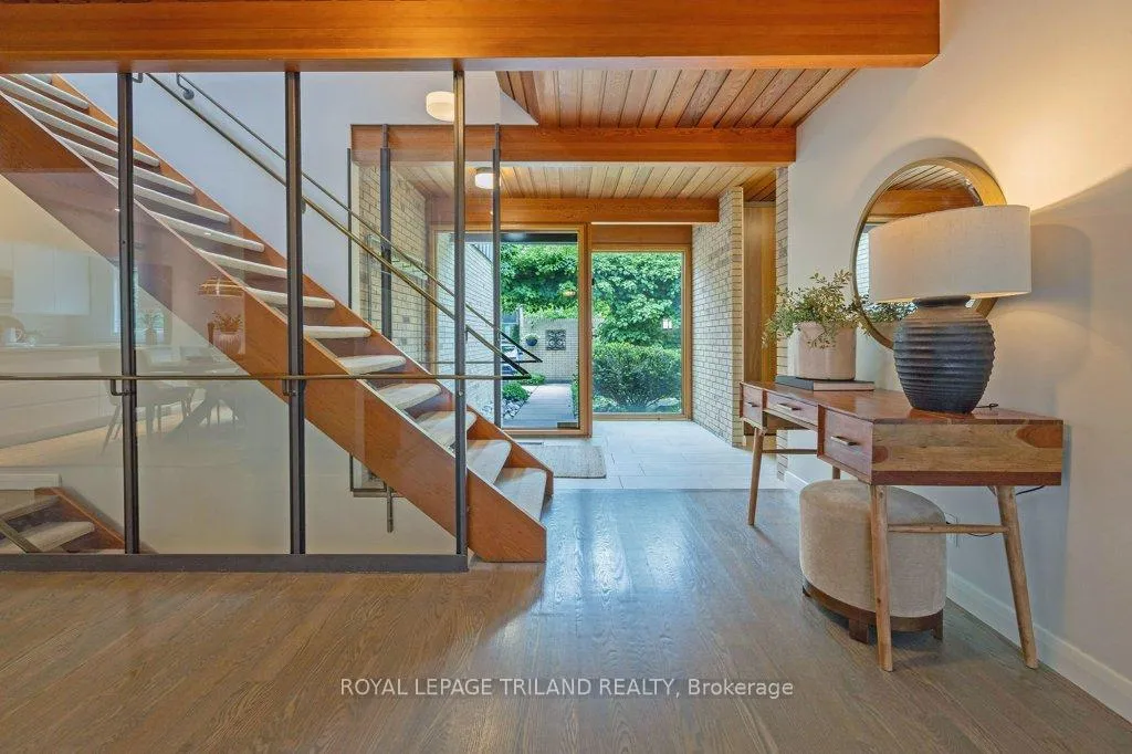 Photo 7 of 12 Mayfair Drive, London, East B — HOMEH