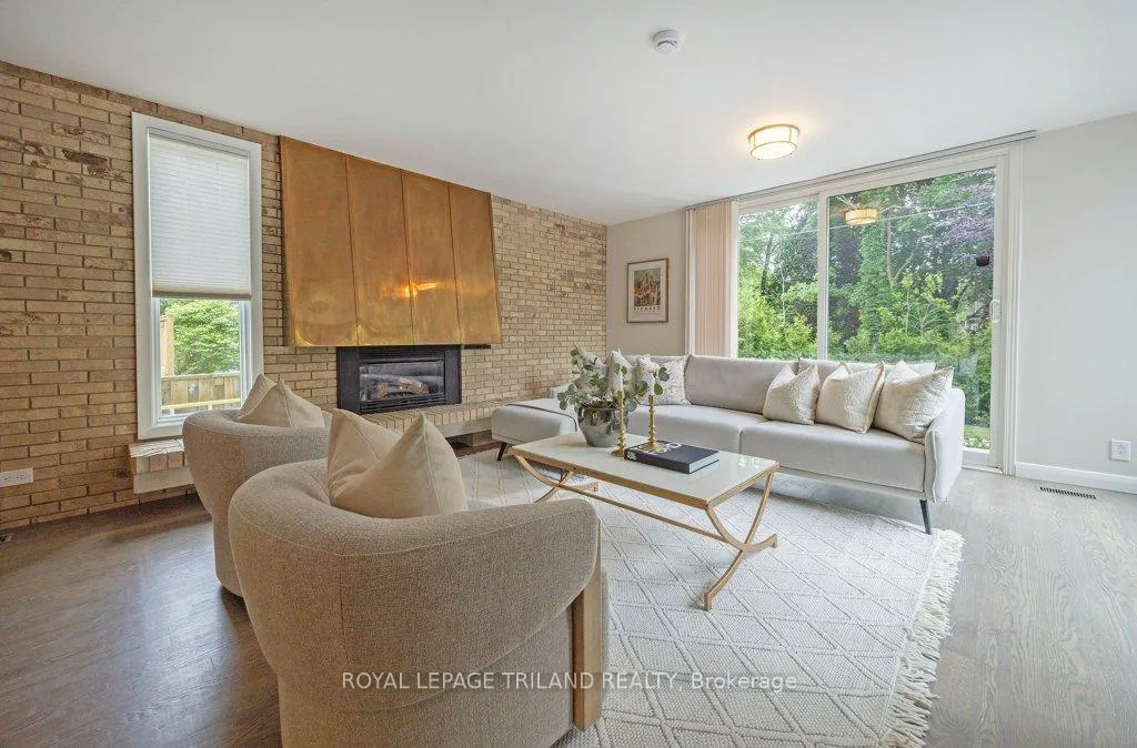 Photo 9 of 12 Mayfair Drive, London, East B — HOMEH