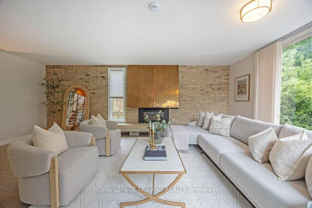Photo 10 of 12 Mayfair Drive, London, East B — HOMEH
