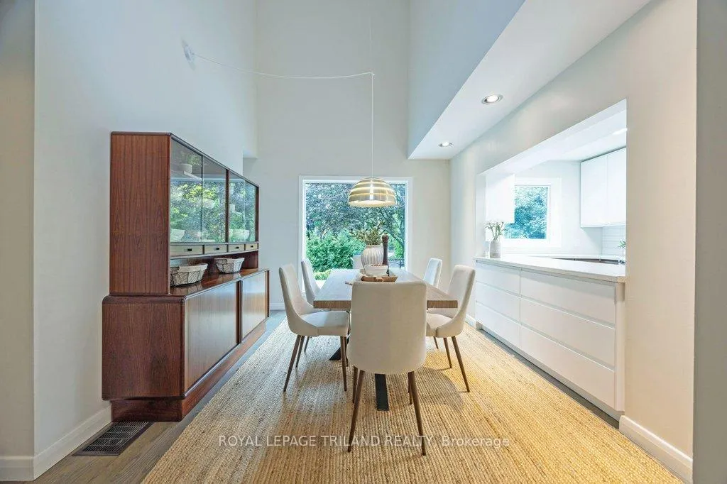 Photo 14 of 12 Mayfair Drive, London, East B — HOMEH