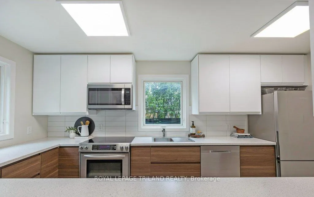 Photo 16 of 12 Mayfair Drive, London, East B — HOMEH