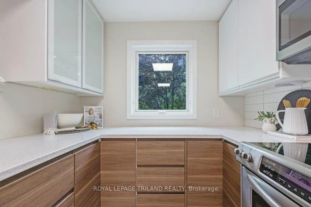 Photo 17 of 12 Mayfair Drive, London, East B — HOMEH