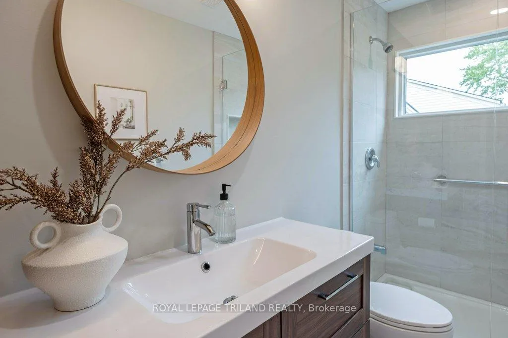 Photo 25 of 12 Mayfair Drive, London, East B — HOMEH