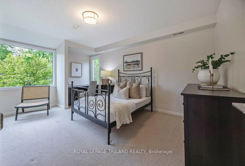 Photo 26 of 12 Mayfair Drive, London, East B — HOMEH